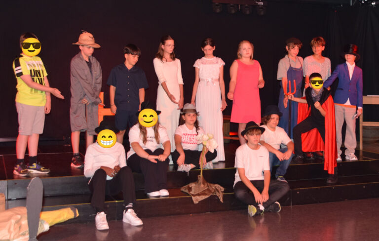 Theaterklassen überzeugen mit ihren Stücken