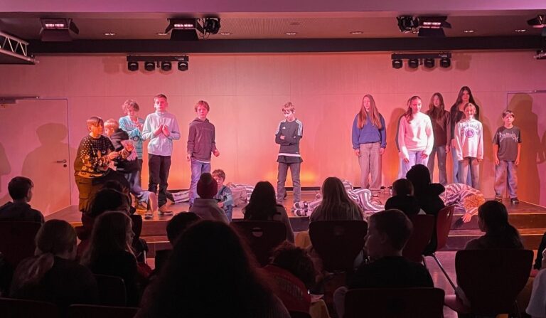 Theatergruppe erstmals auf Bühne 201